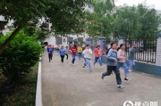 汉中市西乡县隆基中学举行防震应急避险和疏散逃生演练活动