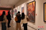 全国56个民族200余位艺术家作品春城展出 共绘“中华民族一家亲”