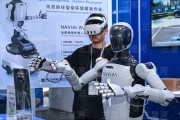 中国人形机器人，加速迈向“消费级”