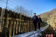 冬日里的秦岭铁警：爱路宣传进田间，脚步丈量平安路